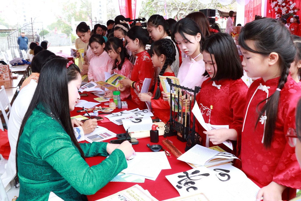 Nét đẹp lễ khai bút trên quê hương Trạng nguyên nhỏ tuổi nhất lịch sử - Ảnh 1. Nét đẹp lễ khai bút trên quê hương Trạng nguyên nhỏ tuổi nhất lịch sử - Ảnh 1.