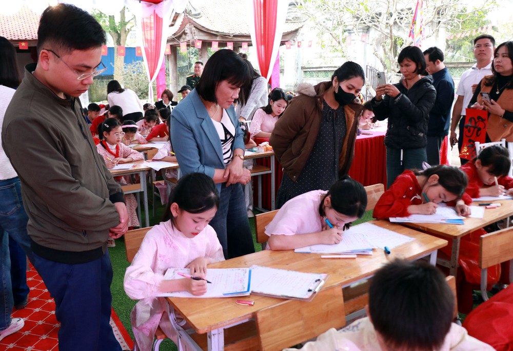 Nét đẹp lễ khai bút trên quê hương Trạng nguyên nhỏ tuổi nhất lịch sử - Ảnh 5. Nét đẹp lễ khai bút trên quê hương Trạng nguyên nhỏ tuổi nhất lịch sử - Ảnh 5.