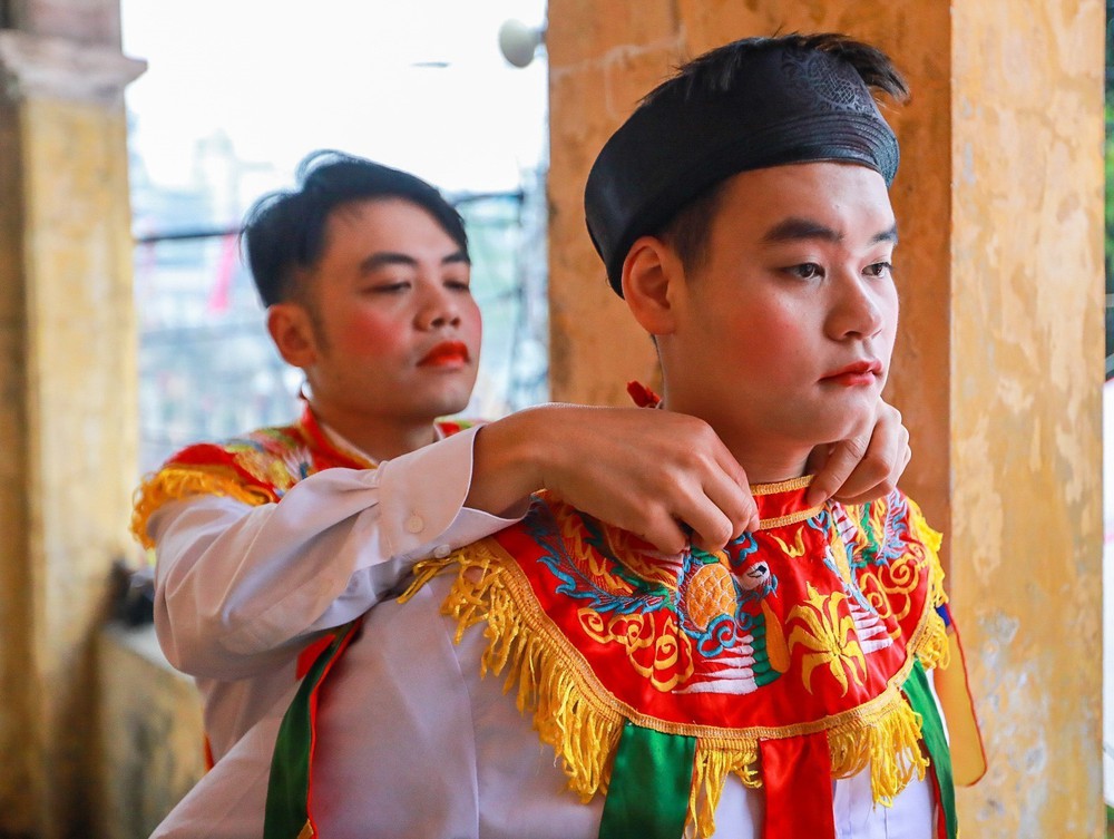 Về Triều Khúc xem trai giả gái trong điệu múa cổ - Ảnh 2. Về Triều Khúc xem trai giả gái trong điệu múa cổ - Ảnh 2.