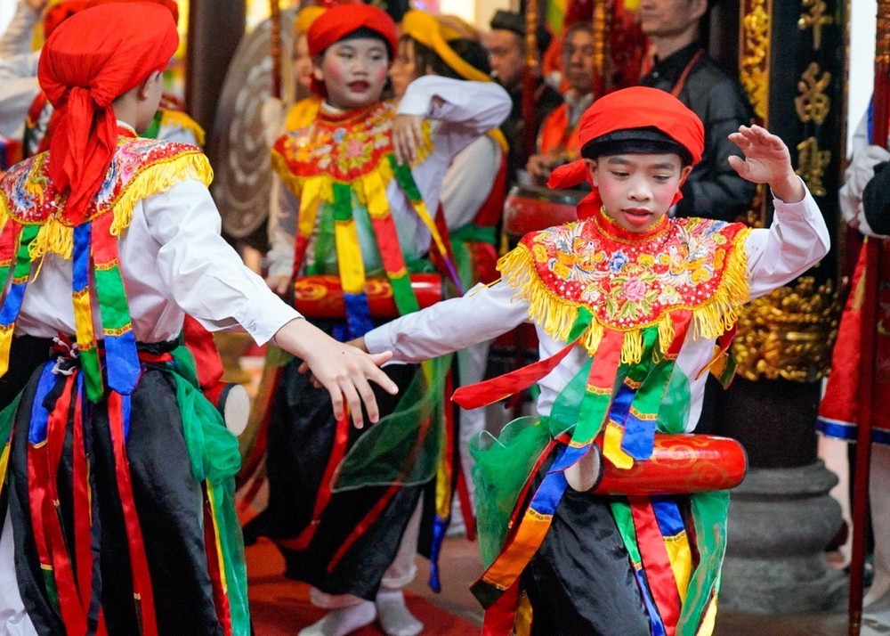 Về Triều Khúc xem trai giả gái trong điệu múa cổ - Ảnh 12. Về Triều Khúc xem trai giả gái trong điệu múa cổ - Ảnh 12.