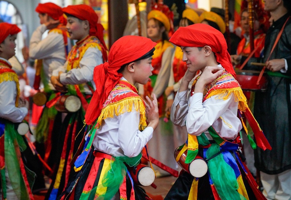 Về Triều Khúc xem trai giả gái trong điệu múa cổ - Ảnh 15. Về Triều Khúc xem trai giả gái trong điệu múa cổ - Ảnh 15.