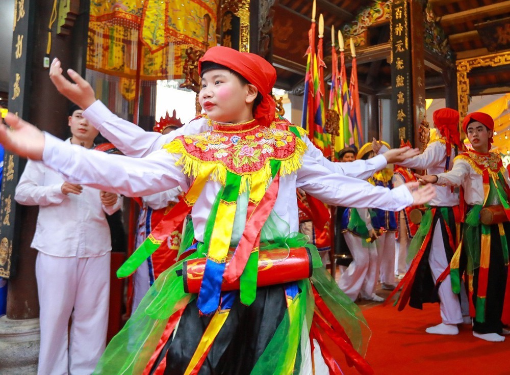 Về Triều Khúc xem trai giả gái trong điệu múa cổ - Ảnh 13. Về Triều Khúc xem trai giả gái trong điệu múa cổ - Ảnh 13.