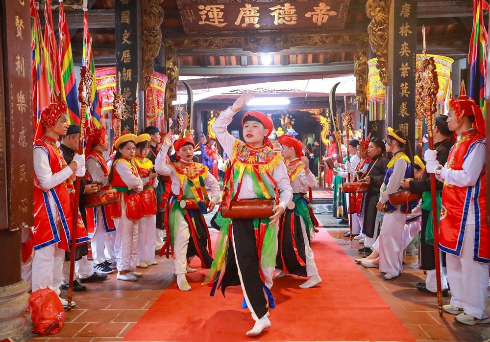 Về Triều Khúc xem trai giả gái trong điệu múa cổ - Ảnh 9. Về Triều Khúc xem trai giả gái trong điệu múa cổ - Ảnh 9.