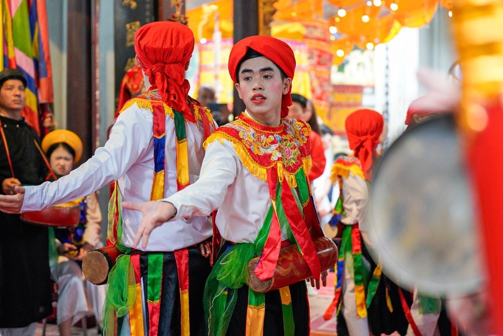 Về Triều Khúc xem trai giả gái trong điệu múa cổ - Ảnh 8. Về Triều Khúc xem trai giả gái trong điệu múa cổ - Ảnh 8.