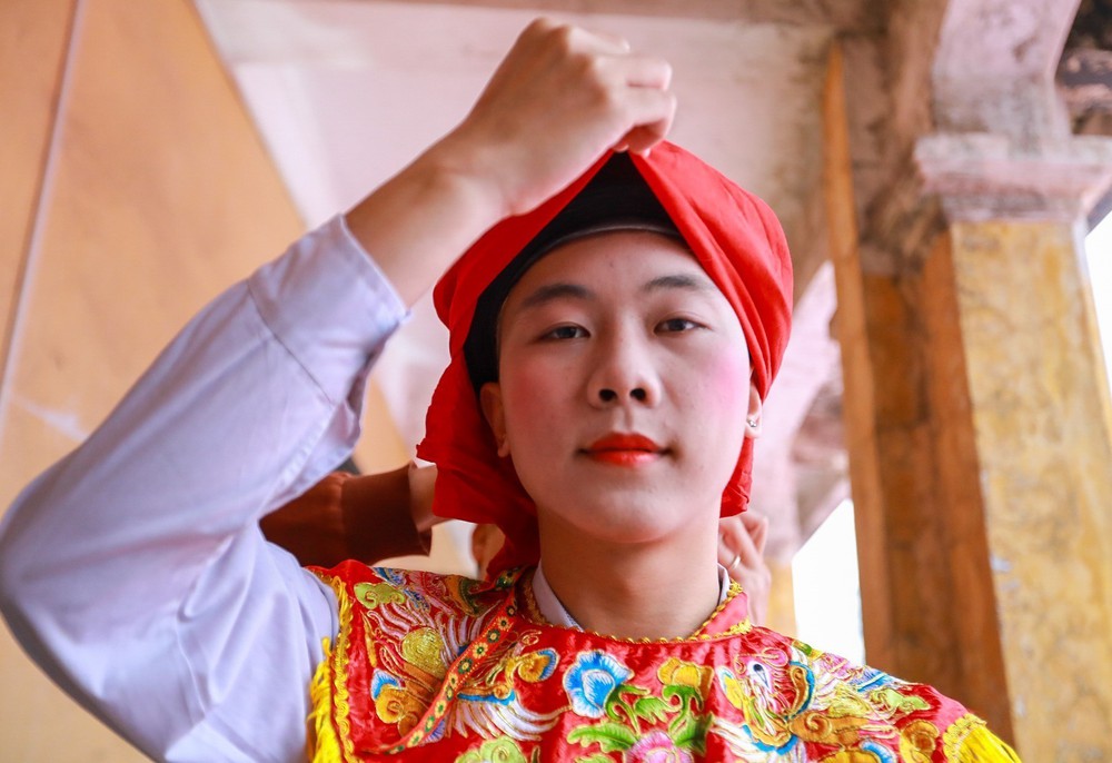 Về Triều Khúc xem trai giả gái trong điệu múa cổ - Ảnh 3. Về Triều Khúc xem trai giả gái trong điệu múa cổ - Ảnh 3.