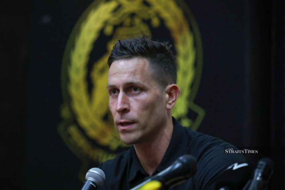 CEO đội tuyển Malaysia lạc quan sau phiên điều trần 12 tiếng tại CAS - Ảnh 1.