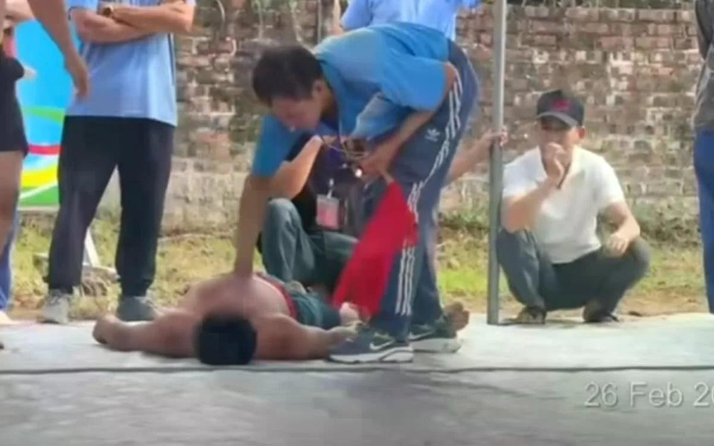 Hà Nội: Thăm hỏi gia đình đô vật tử vong khi tham gia trò chơi đấu vật cổ truyền - Ảnh 1.
