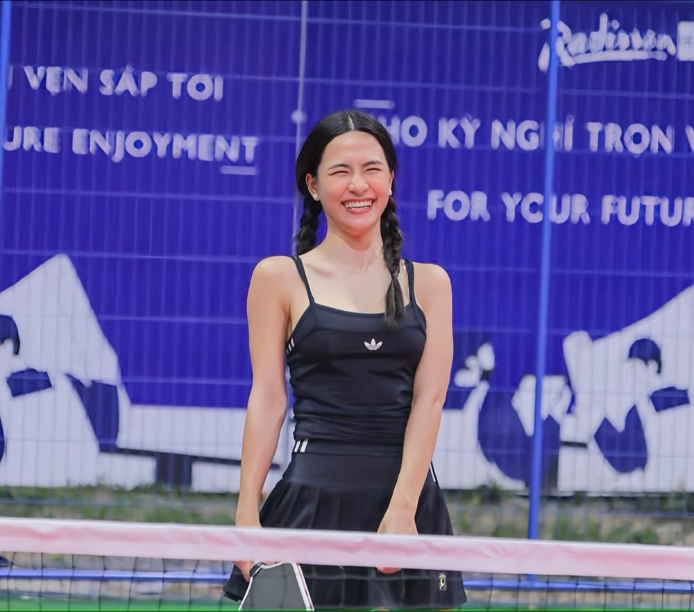 Nữ ca sĩ Hà Nhi lấn sân kinh doanh thể thao, đầu tư vào pickleball - Ảnh 1. Nữ ca sĩ Hà Nhi lấn sân kinh doanh thể thao, đầu tư vào pickleball - Ảnh 1.