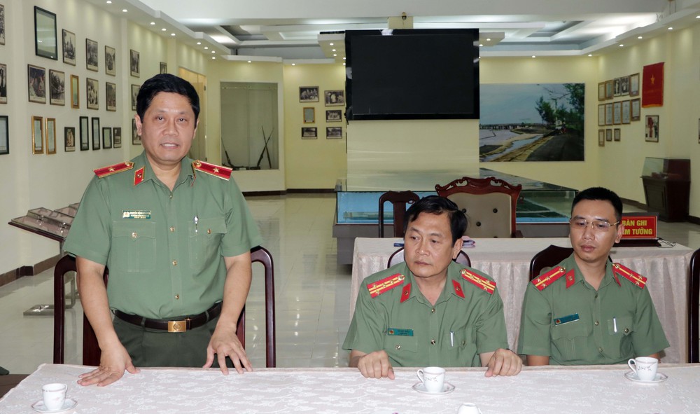 Khẩn trương tôn tạo Khu di tích Hòn Đá Bạc và xây dựng 500 căn nhà tặng đồng bào tại tỉnh Cà Mau - Ảnh 1.