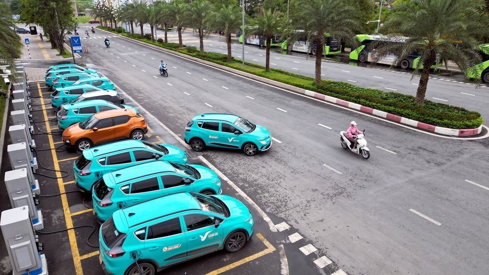 Năm 2030, Hà Nội hoàn thành chuyển đổi xe taxi chạy xăng, dầu sang sử dụng điện - Ảnh 2.