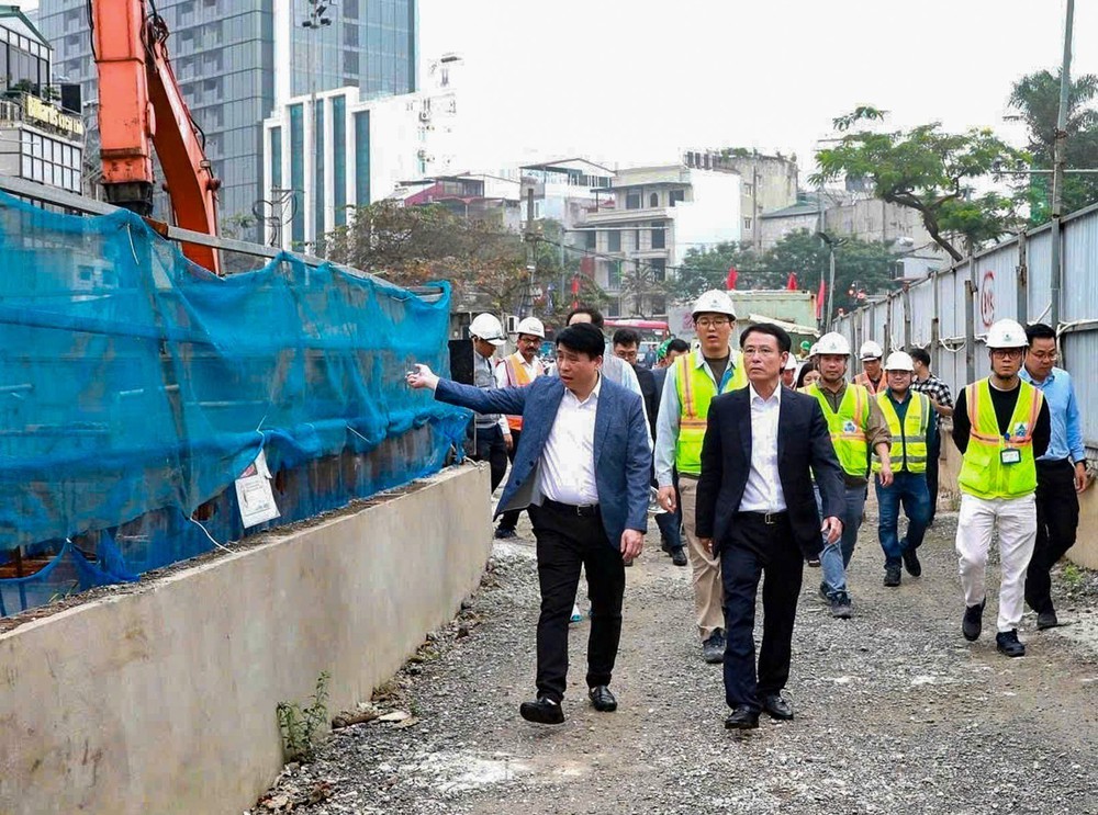 Metro Nhổn – Ga Hà Nội tăng tốc đoạn ngầm: Hoàn thiện đến đâu, trả lại mặt bằng đến đó - Ảnh 1.