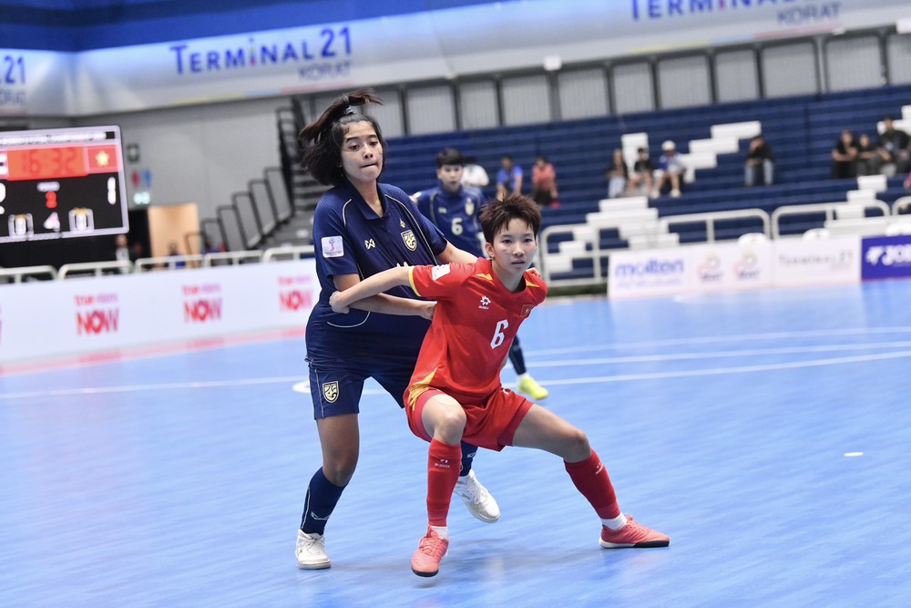 Thất bại trước Thái Lan, ĐT futsal nữ Việt Nam chính thức tranh hạng ba tại Giải vô địch nữ Đông Nam Á - Ảnh 3.
