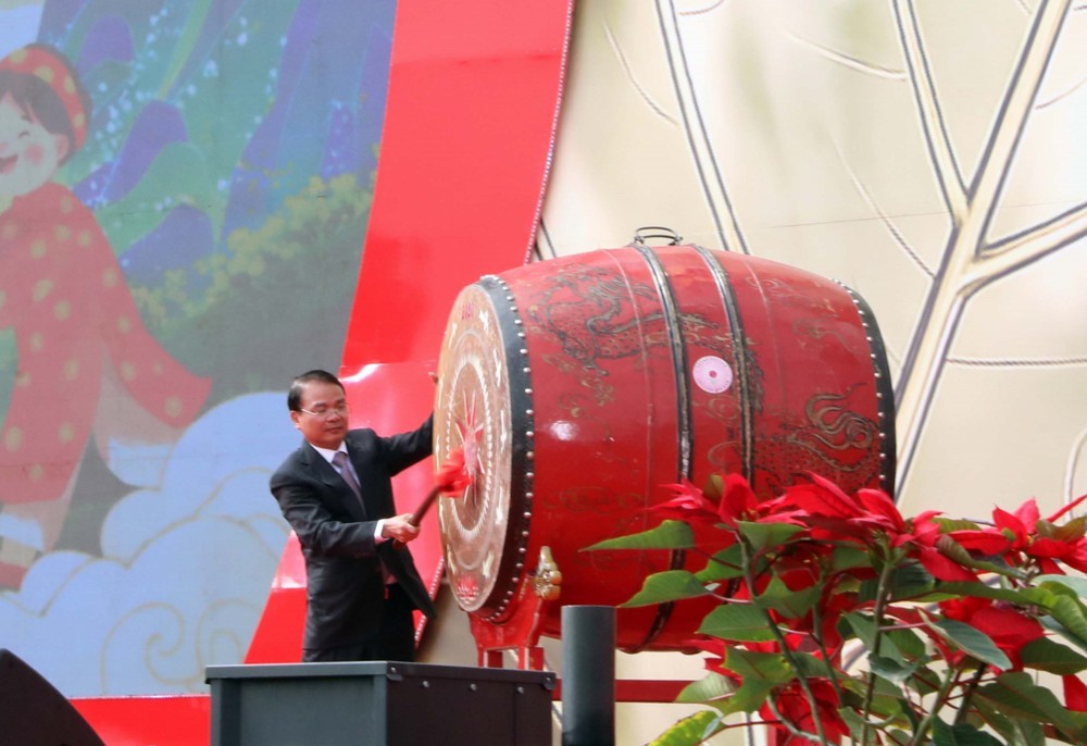 Hàng ngàn du khách dự lễ Khai hội Xuân Tam Chúc Bính Ngọ 2026 - Ảnh 1.