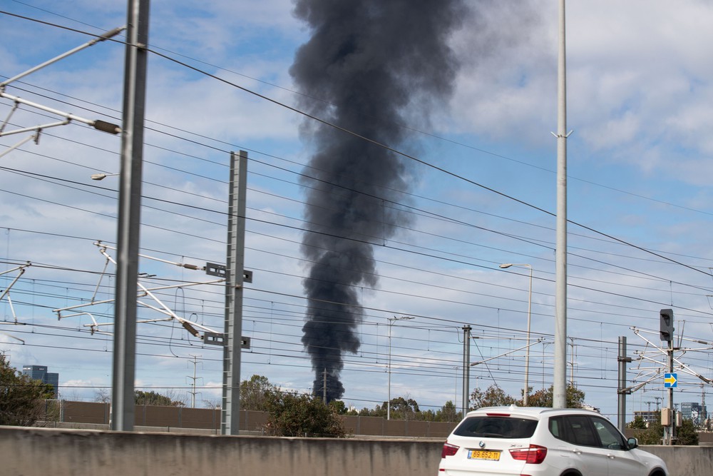 Iran phóng tên lửa đáp trả Israel - Ảnh 1.