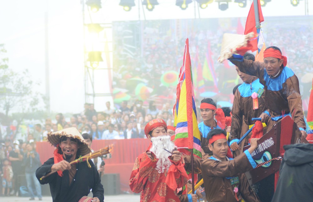 Rộn ràng Lễ hội Cầu ngư lâu đời nhất xứ Huế - Ảnh 4. Rộn ràng Lễ hội Cầu ngư lâu đời nhất xứ Huế - Ảnh 4.