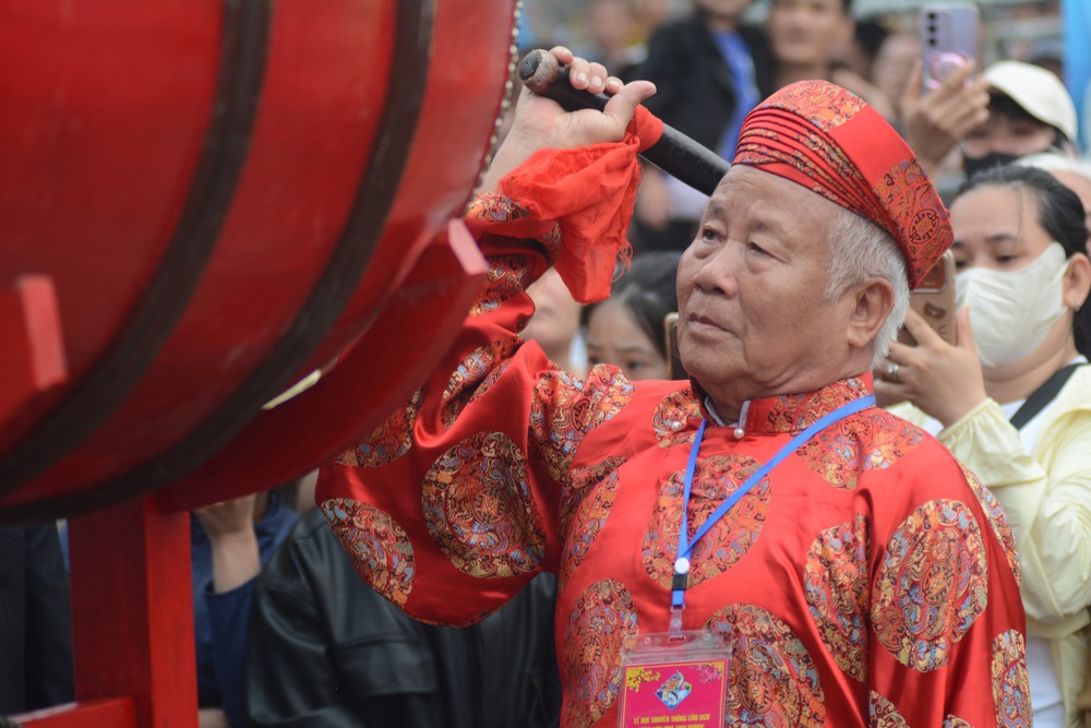 Rộn ràng Lễ hội Cầu ngư lâu đời nhất xứ Huế - Ảnh 1. Rộn ràng Lễ hội Cầu ngư lâu đời nhất xứ Huế - Ảnh 1.