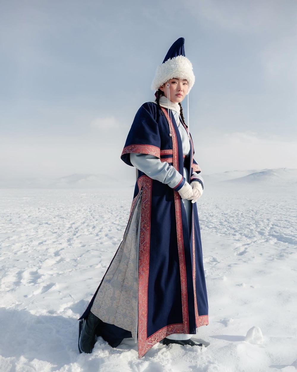 Trang phục của đoàn thể thao Mông Cổ gây sốt mạng xã hội trước thềm Thế vận hội Mùa đông 2026 - Ảnh 2.