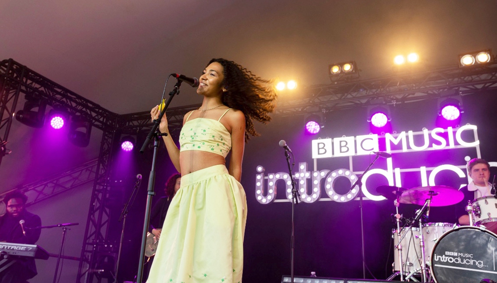 Nghệ sĩ mới xuất sắc nhất Grammy: Olivia Dean - Hình mẫu mới của làng nhạc - Ảnh 3.