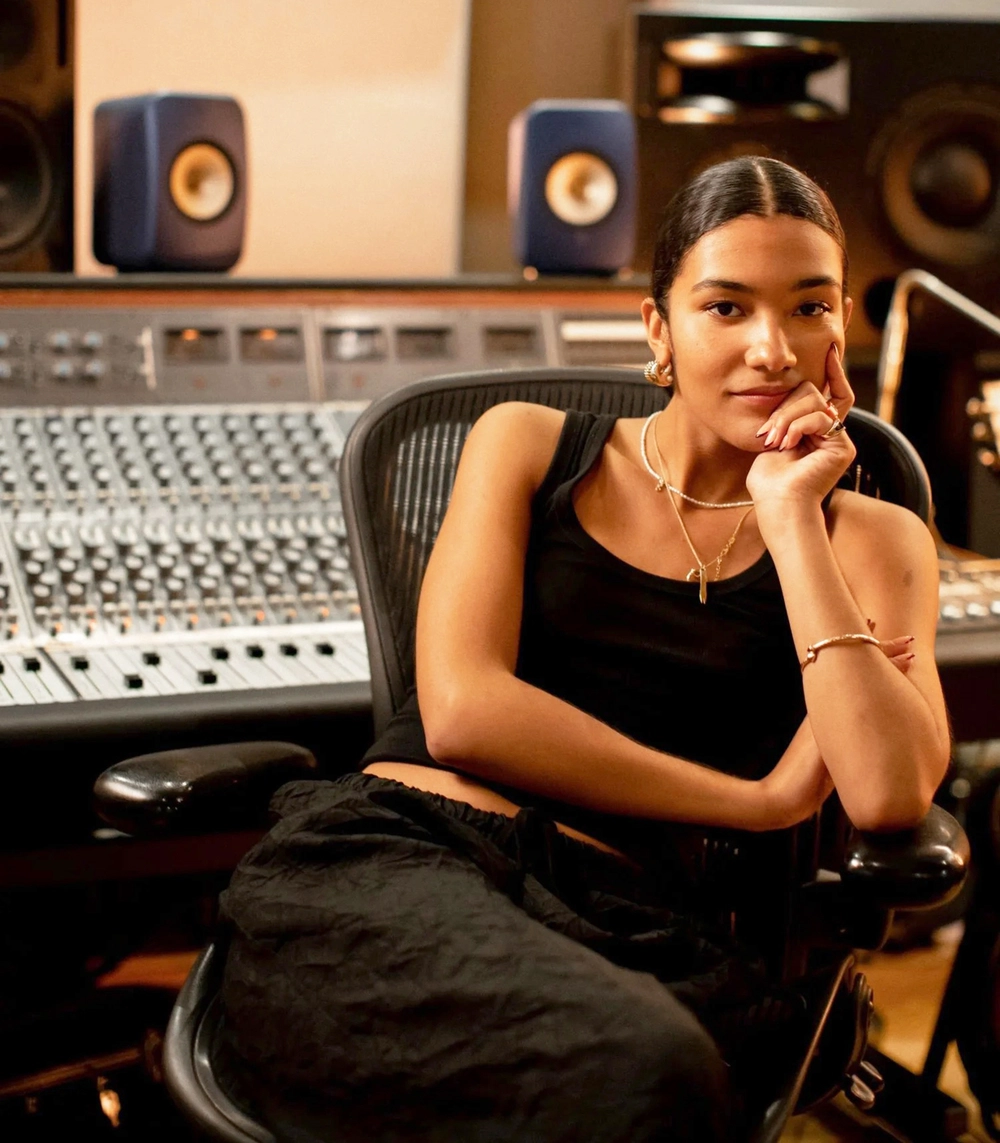 Nghệ sĩ mới xuất sắc nhất Grammy: Olivia Dean - Hình mẫu mới của làng nhạc - Ảnh 2.