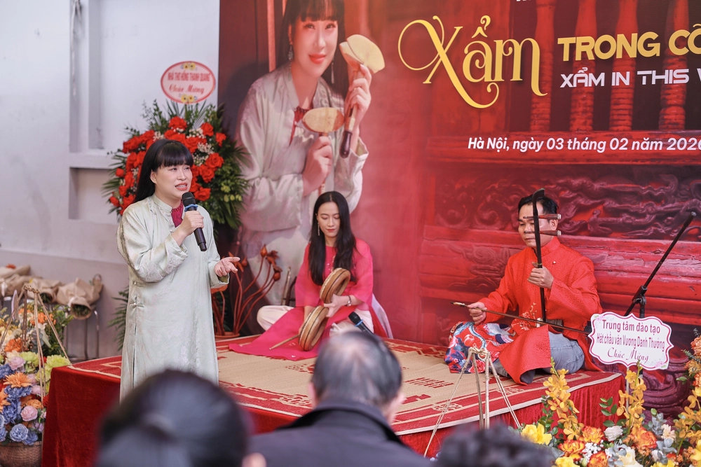 "XẨM TRONG CÕI ĐỜI": HÀNH TRÌNH 30 NĂM CỦA MAI TUYẾT HOA VÀ TIẾNG LÒNG GỬI GIỮA PHỐ PHƯỜNG - Ảnh 1.