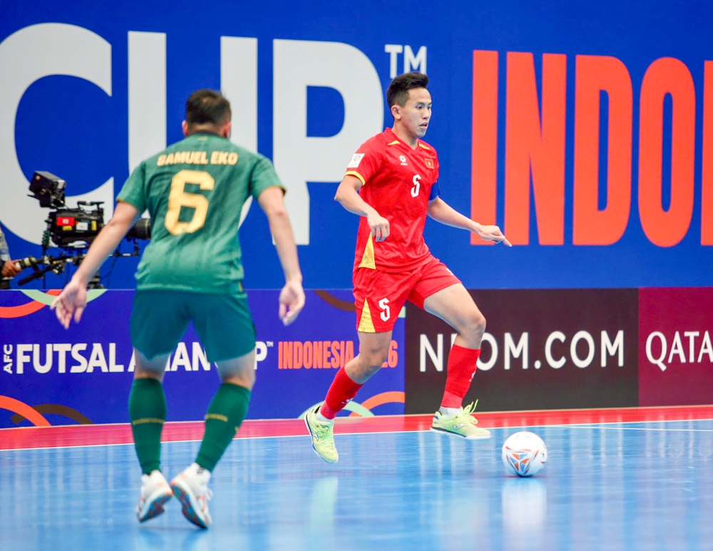 Tin nóng bóng đá Việt hôm nay 4/2: Futsal Việt Nam tiếc nuối khi thua Indonesia; Văn Hậu chỉ bị căng cơ nhẹ - Ảnh 1.
