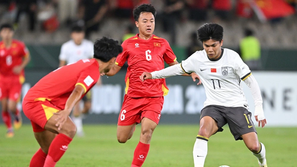 Tin nóng thể thao tối 3/2: U23 Trung Quốc mời U23 Việt Nam tái đấu, thủ môn ĐT Indonesia gia nhập Ajax - Ảnh 1.