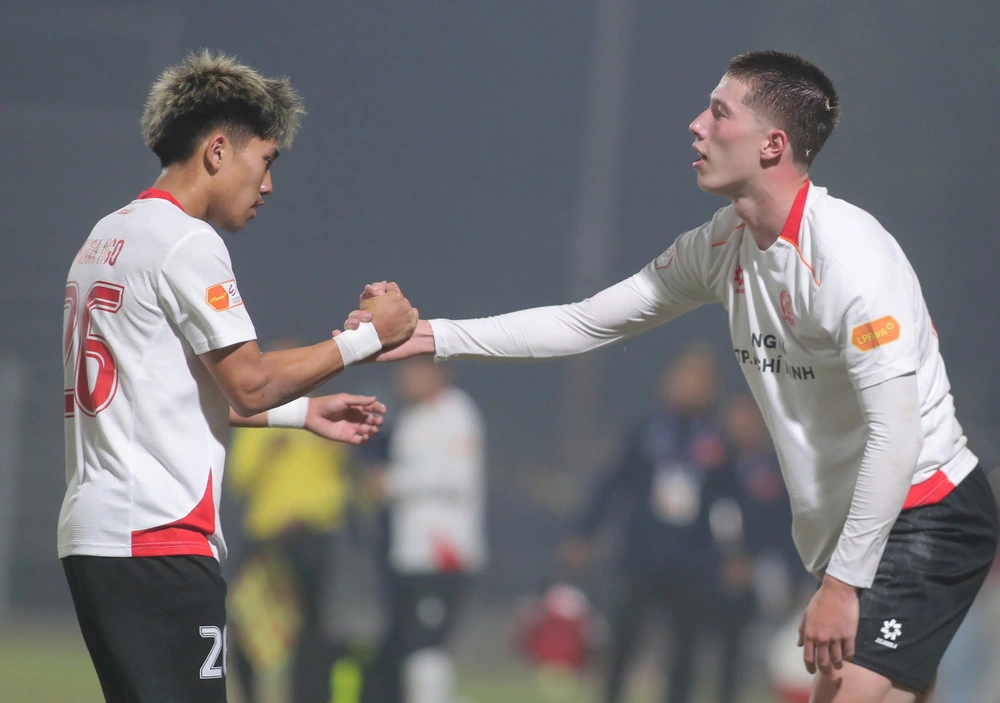 HLV Trần Tiến Đại tái xuất V-League, thú vị màn so tài HLV Lê Huỳnh Đức - Ảnh 3.