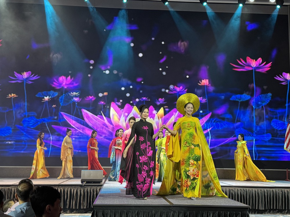 Quảng bá áo dài Việt Nam ra thế giới - Ảnh 2.
