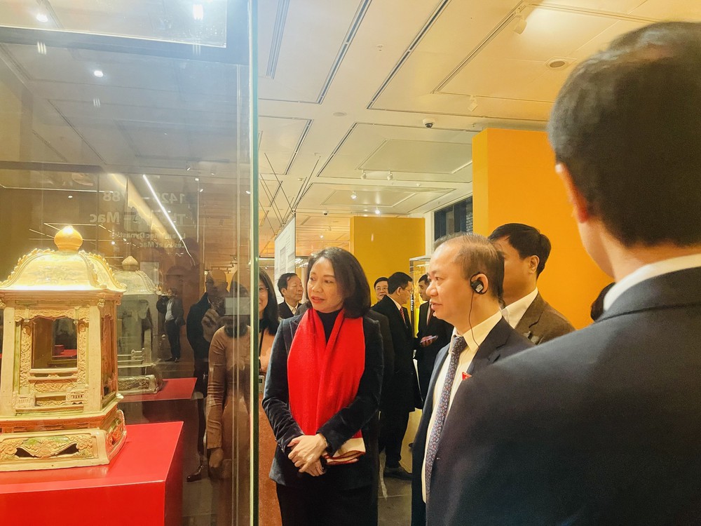 Hà Nội khai mạc trưng bày "Long Mã khai văn" chào xuân Bính Ngọ 2026 - Ảnh 2. Hà Nội khai mạc trưng bày "Long Mã khai văn" chào xuân Bính Ngọ 2026 - Ảnh 2.