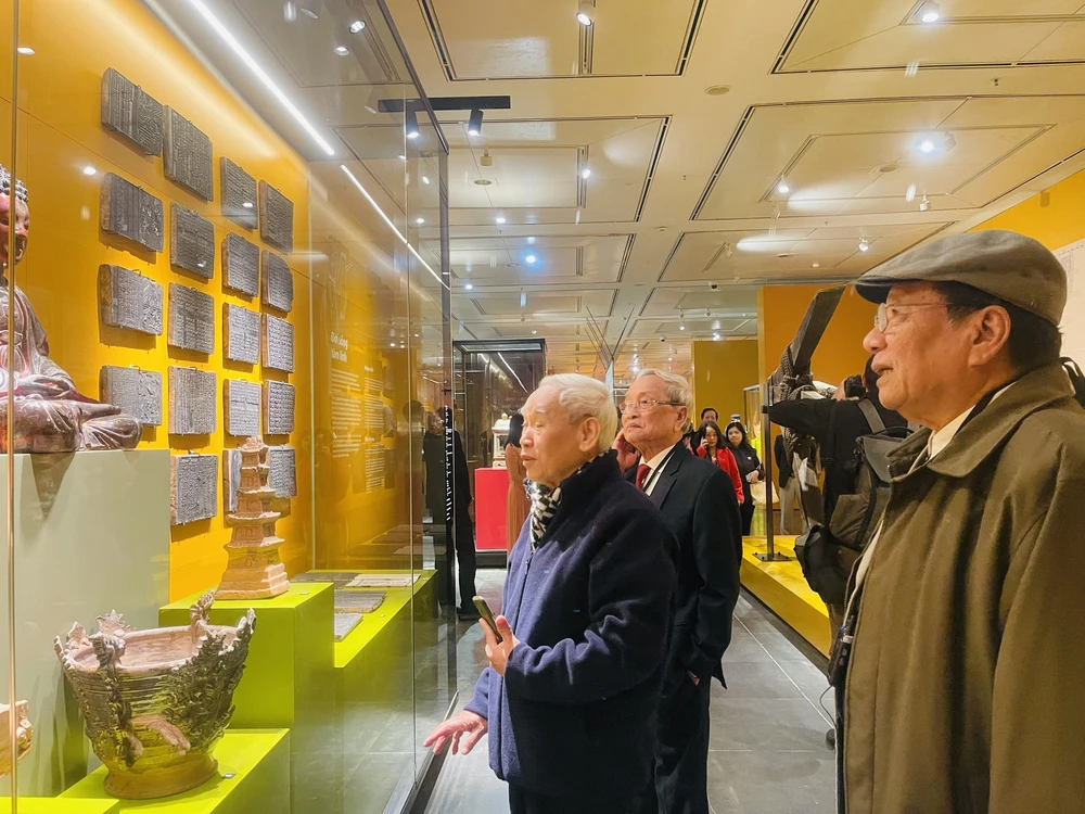 "Long Mã khai văn" chào xuân Bính Ngọ 2026 - Ảnh 6. "Long Mã khai văn" chào xuân Bính Ngọ 2026 - Ảnh 6.