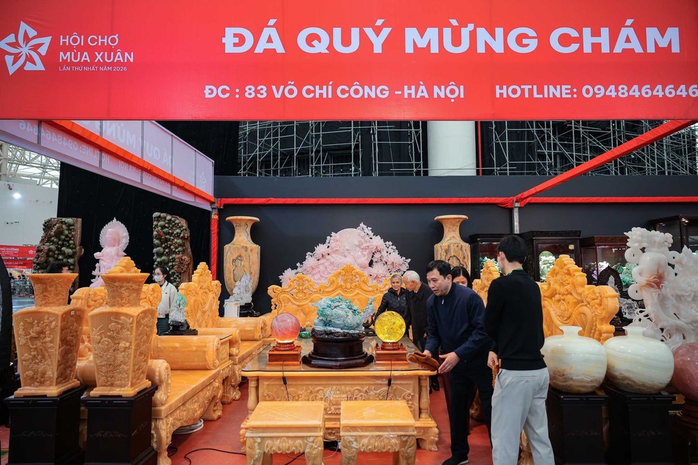 Sôi động không gian đá quý tại Hội chợ Mùa Xuân 2026 - Ảnh 8. Sôi động không gian đá quý tại Hội chợ Mùa Xuân 2026 - Ảnh 8.