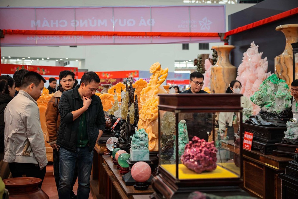 Sôi động không gian đá quý tại Hội chợ Mùa Xuân 2026 - Ảnh 9. Sôi động không gian đá quý tại Hội chợ Mùa Xuân 2026 - Ảnh 9.