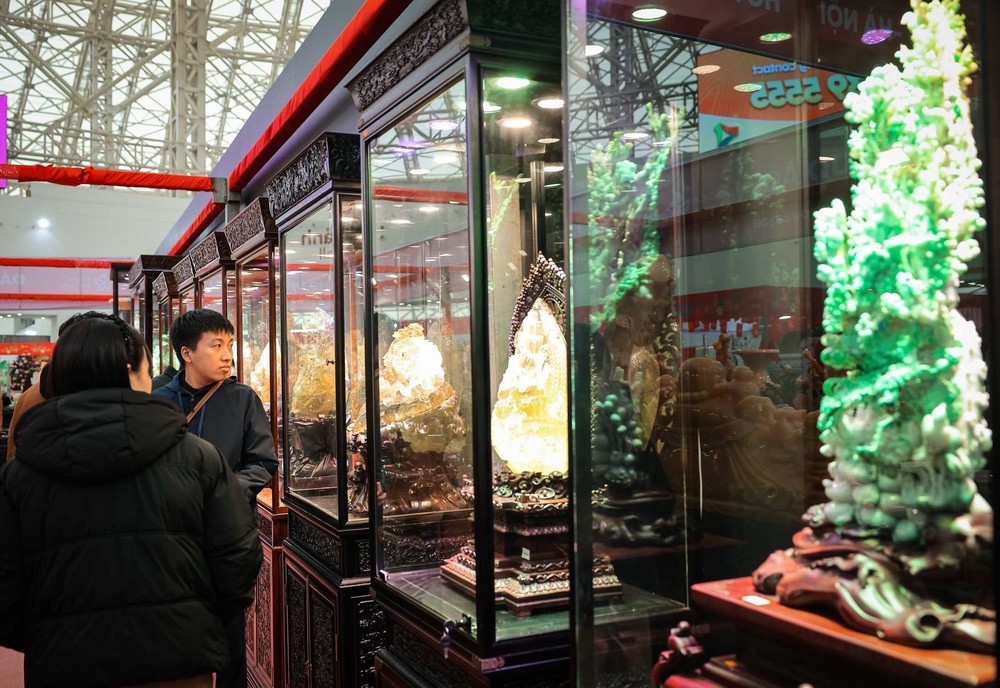 Sôi động không gian đá quý tại Hội chợ Mùa Xuân 2026 - Ảnh 11. Sôi động không gian đá quý tại Hội chợ Mùa Xuân 2026 - Ảnh 11.