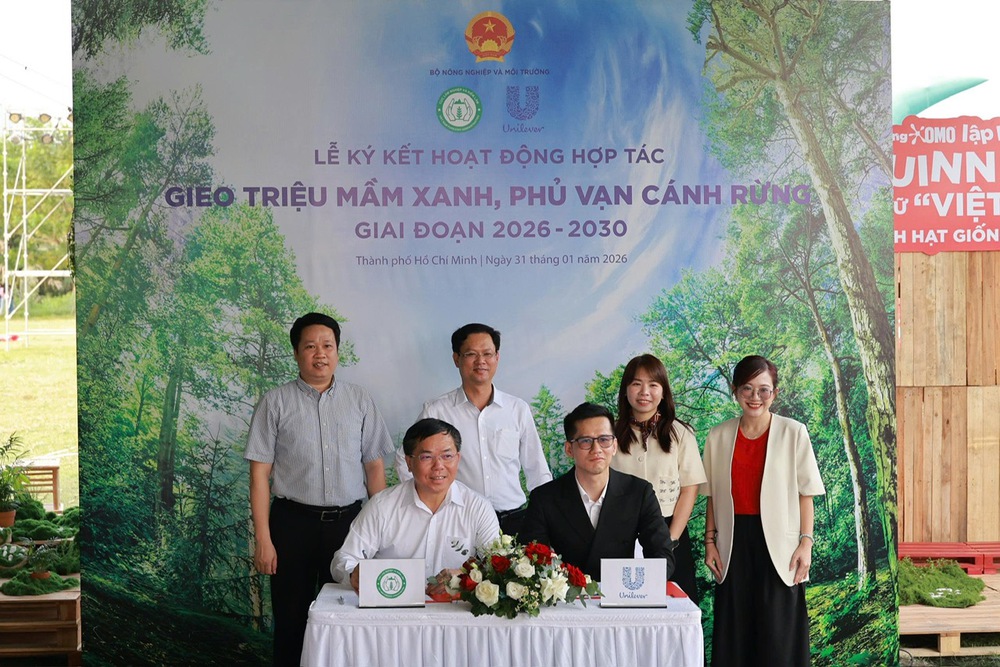 Kỷ lục xếp chữ "Việt Nam" từ banh hạt giống lớn nhất - Ảnh 2.