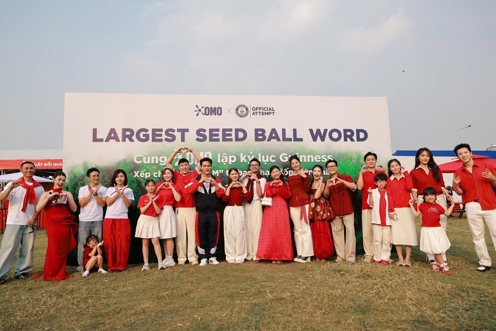 Kỷ lục xếp chữ "Việt Nam" từ banh hạt giống lớn nhất - Ảnh 4.