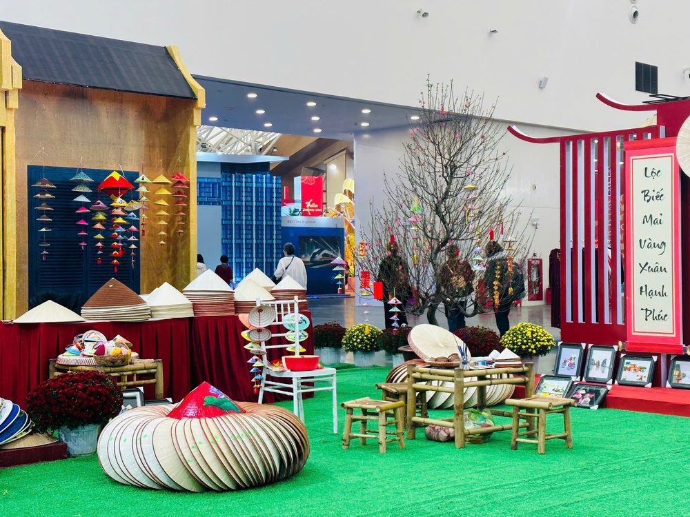 Từ chợ Tết tới Hội chợ Mùa Xuân - Ảnh 1.