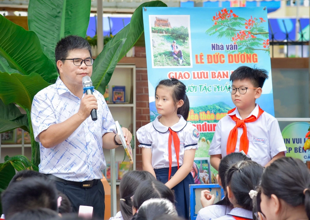 Nhà văn Lê Đức Dương: "Đưa trẻ mục đồng kiêu hãnh bước ra thế giới" - Ảnh 2.