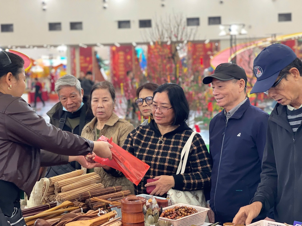 Từ chợ Tết tới Hội chợ Mùa Xuân - Ảnh 2.