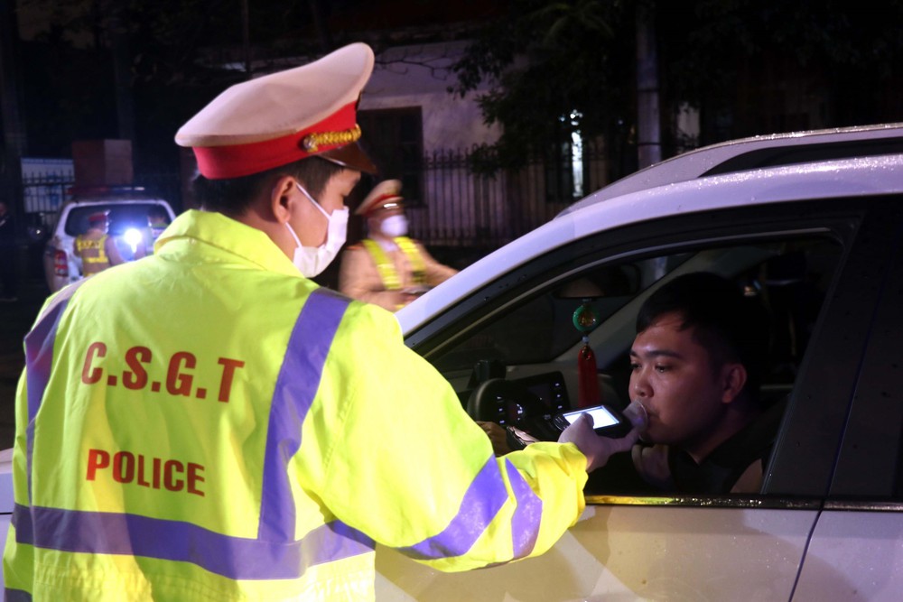 Thủ tướng chỉ đạo tăng cường tổ chức vận tải bảo đảm trật tự, an toàn giao thông dịp Tết Nguyên đán - Ảnh 2.