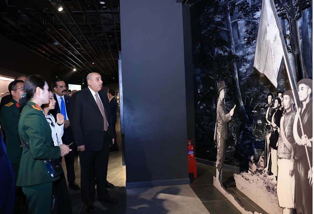 Chủ tịch Hạ viện Jordan thăm Bảo tàng Lịch sử Quân sự Việt Nam - Ảnh 4.