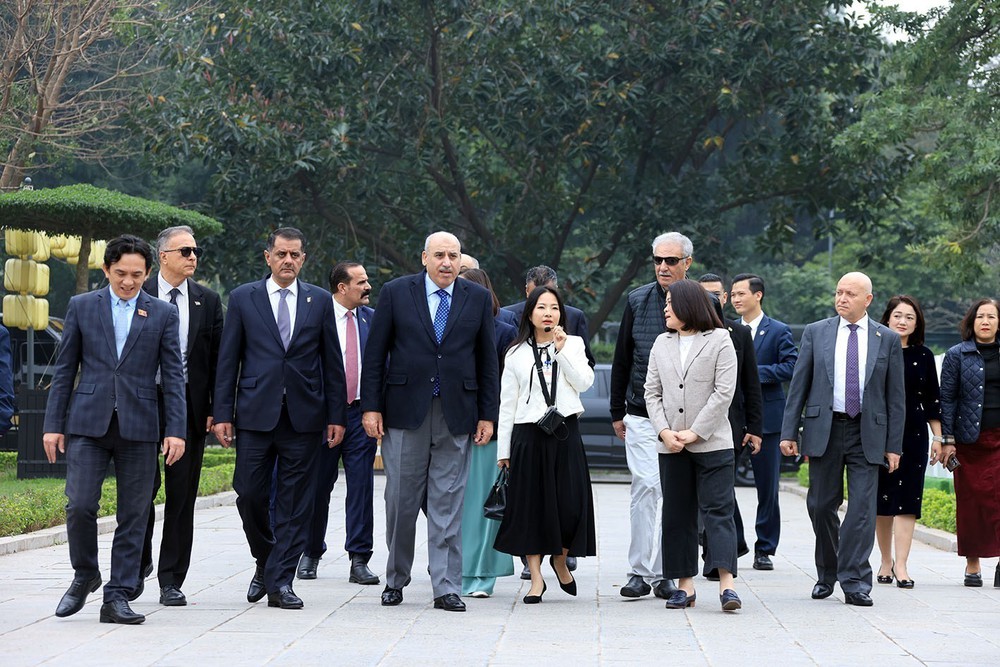 Chủ tịch Hạ viện Jordan vào Lăng viếng Chủ tịch Hồ Chí Minh, tham quan Hoàng Thành Thăng Long - Ảnh 10.