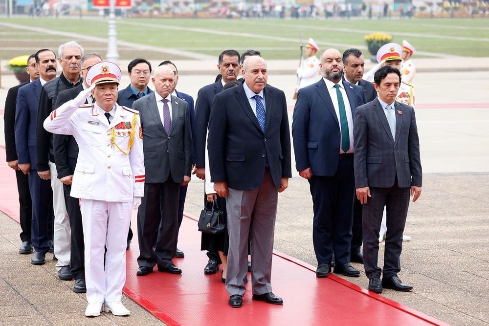 Chủ tịch Hạ viện Jordan vào Lăng viếng Chủ tịch Hồ Chí Minh, tham quan Hoàng Thành Thăng Long - Ảnh 2.