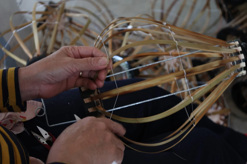 Hành trình giữ nghề làm lồng đèn truyền thống ở Đà Nẵng - Ảnh 6.