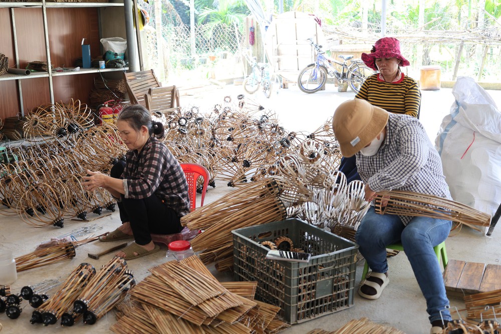 Hành trình giữ nghề làm lồng đèn truyền thống ở Đà Nẵng - Ảnh 5.
