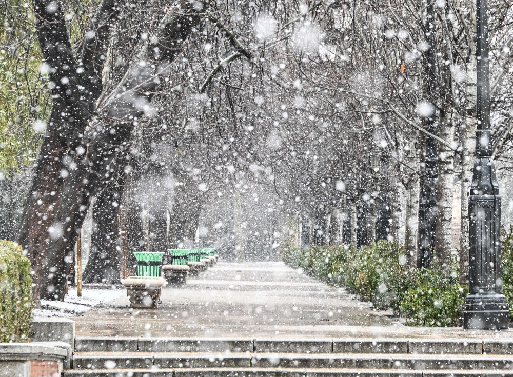 Một loạt nước châu Âu cảnh báo về bão và tuyết - Ảnh 2.