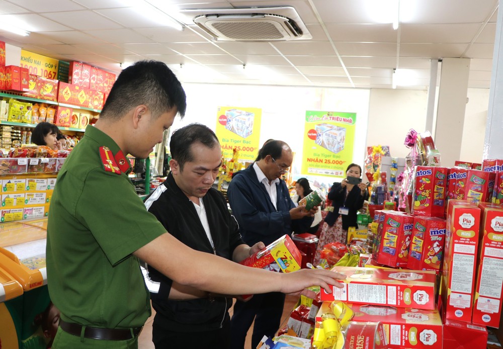 Thủ tướng chỉ đạo tháo gỡ vướng mắc trong triển khai Nghị định về an toàn thực phẩm - Ảnh 2.