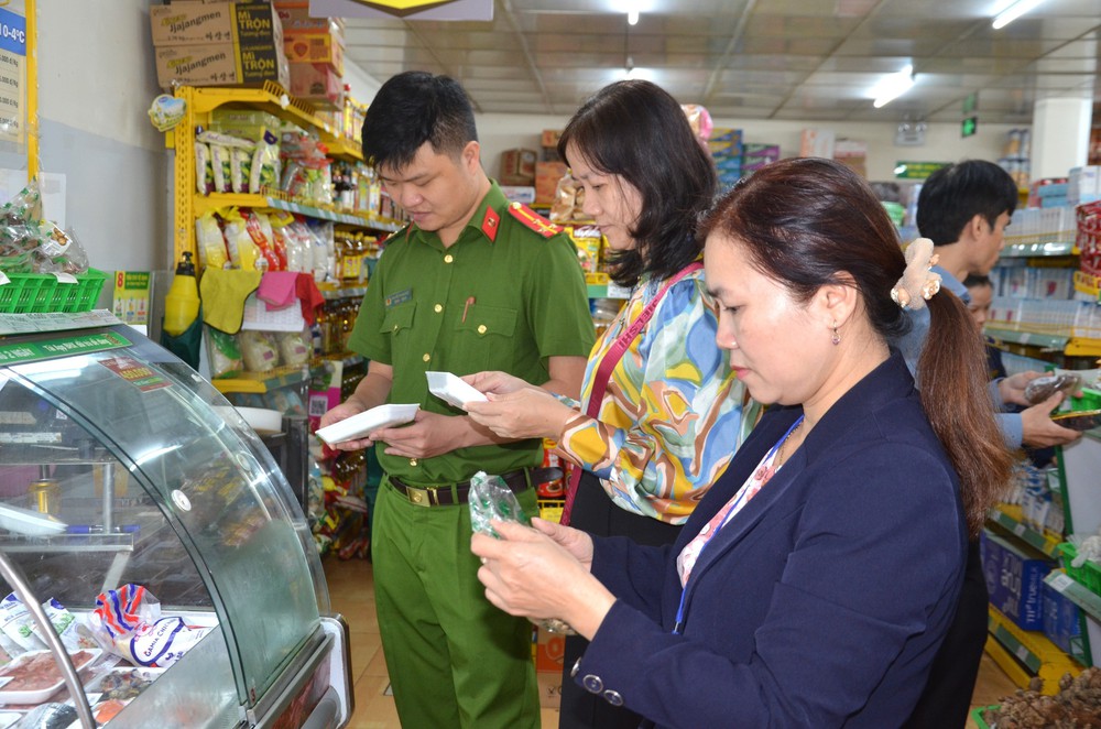 Họp báo Chính phủ thường kỳ: Mùa lễ tết tiềm ẩn thực phẩm bẩn và quảng cáo sai sự thật - Ảnh 3.