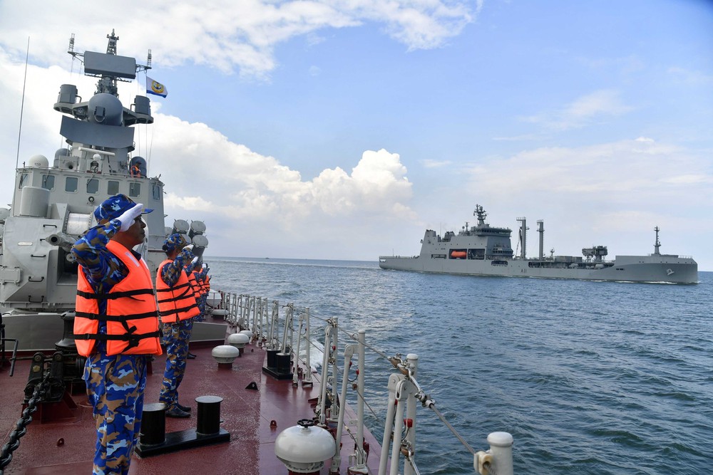 "Ngọn cờ vững chắc" của Đảng giữa trùng khơi - Ảnh 2.