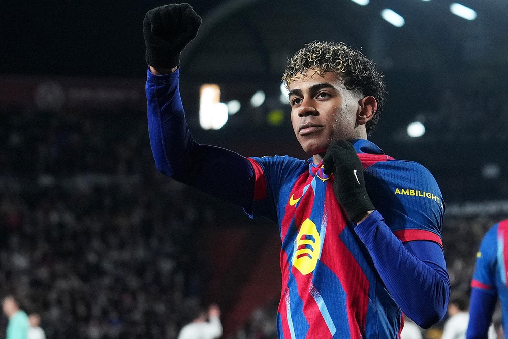 Yamal “lột xác” với phiên bản Quả bóng Vàng - Ảnh 1.