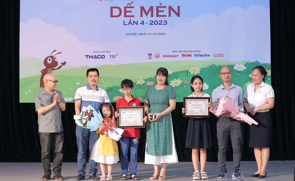 Từ "só" Hoa Muồng Vàng nhìn ra thế giới rộng lớn - Ảnh 1.